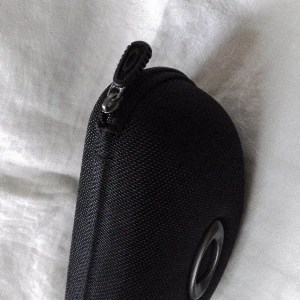 Oakley Sunglasses Case - Picture 3 of 5